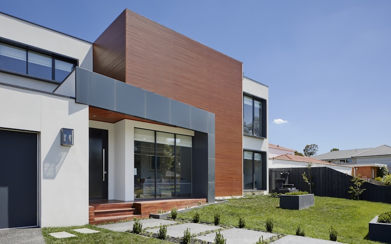 Guard-Gated Communities in Miami